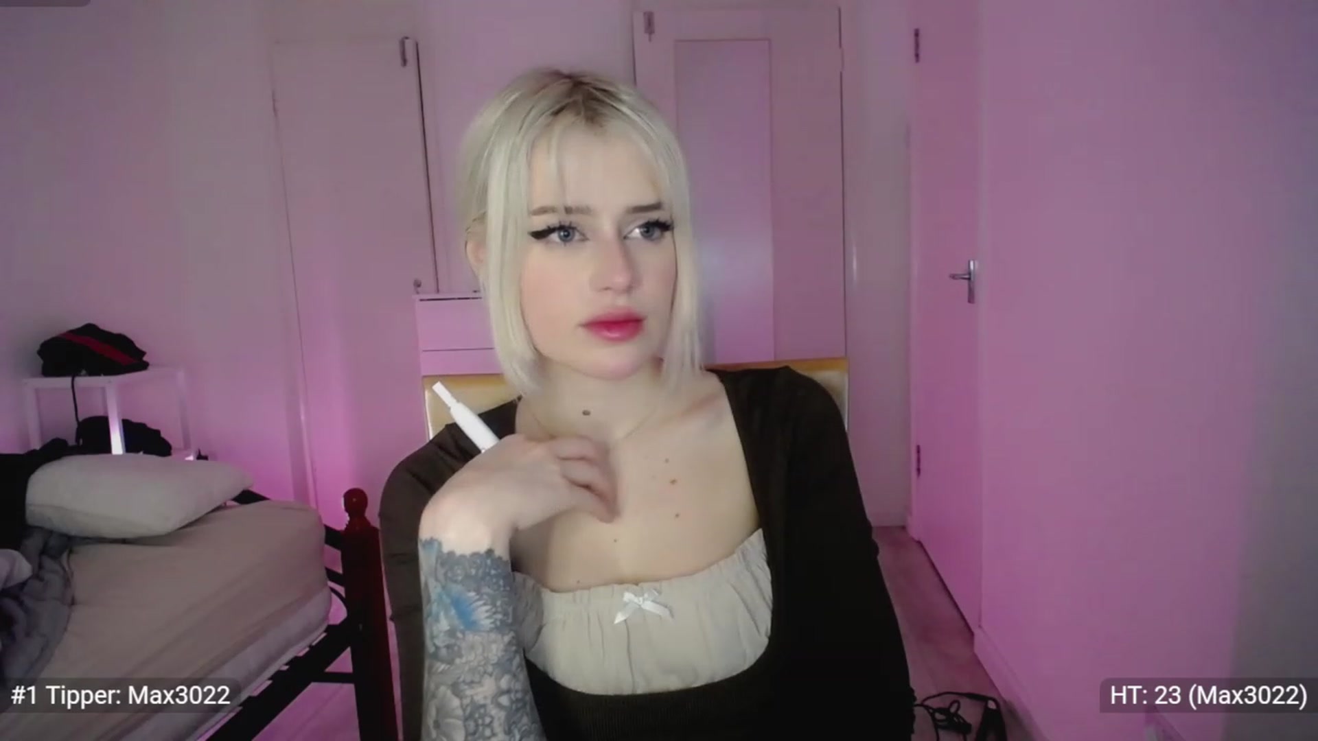 Gallery image thumbnail from Elsie_Marina's myfreecams stream on, 03/27/2023, 01:45 image 6 of 20
