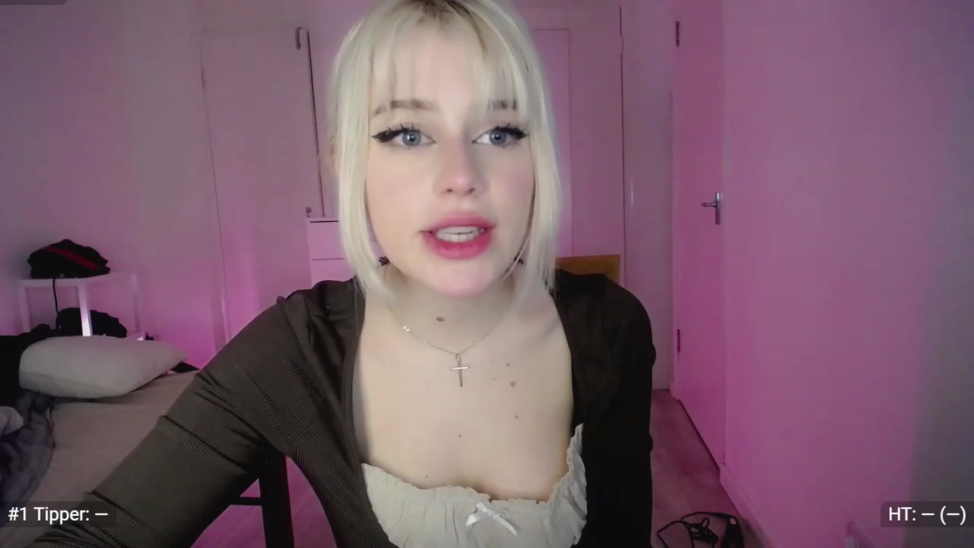 Gallery image thumbnail from Elsie_Marina's myfreecams stream on, 03/27/2023, 01:45 image 2 of 20