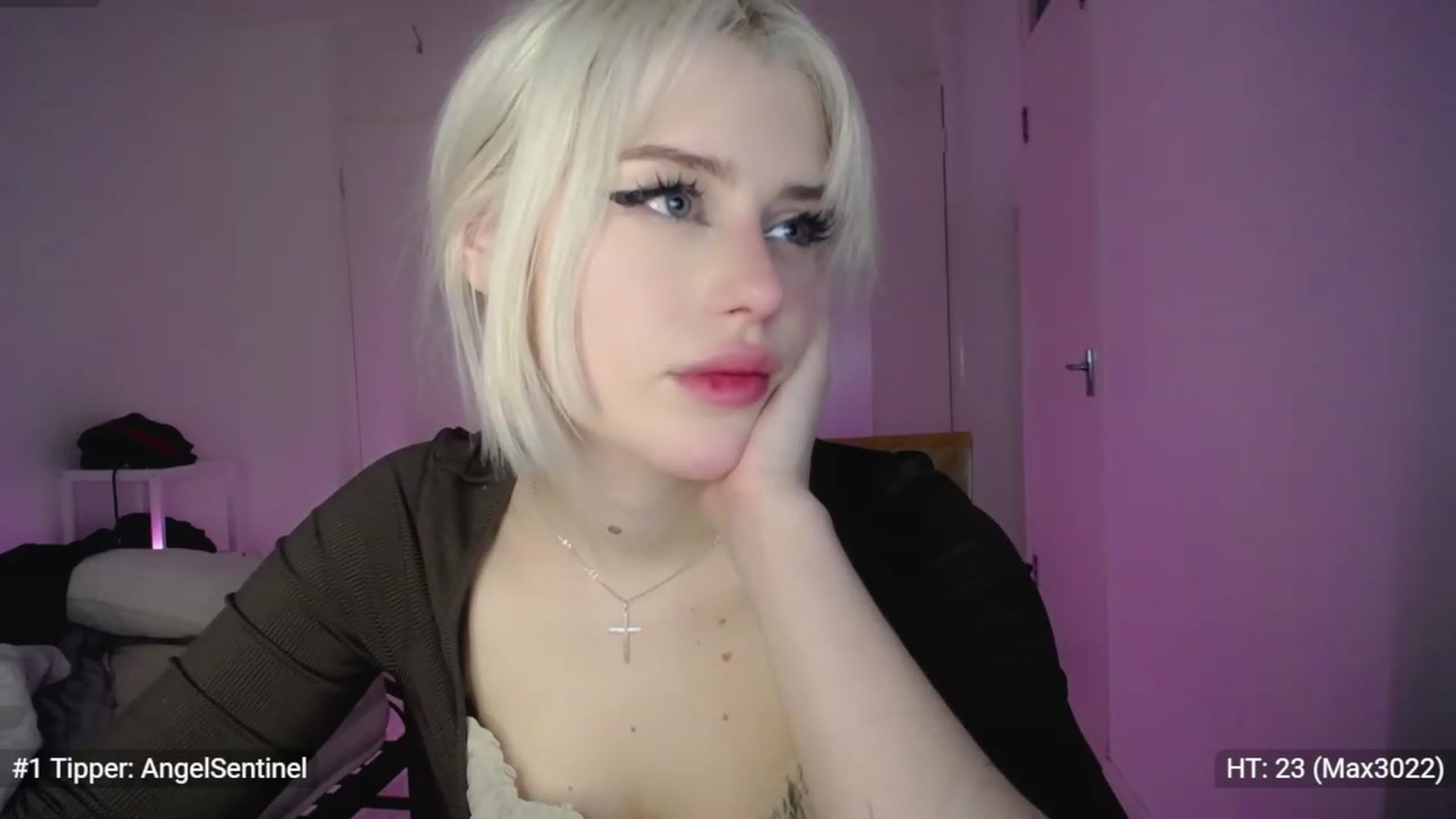 Gallery image thumbnail from Elsie_Marina's myfreecams stream on, 03/27/2023, 01:45 image 18 of 20