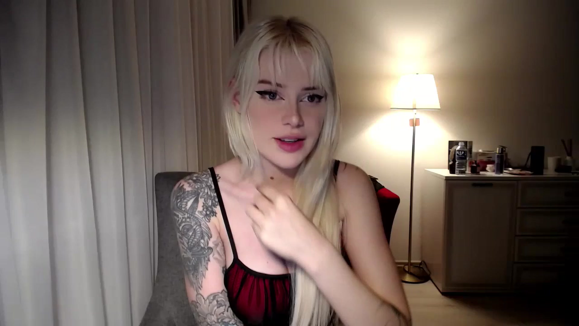 Gallery image thumbnail from Elsie_Marina's myfreecams stream on, 07/03/2023, 21:13 image 17 of 20