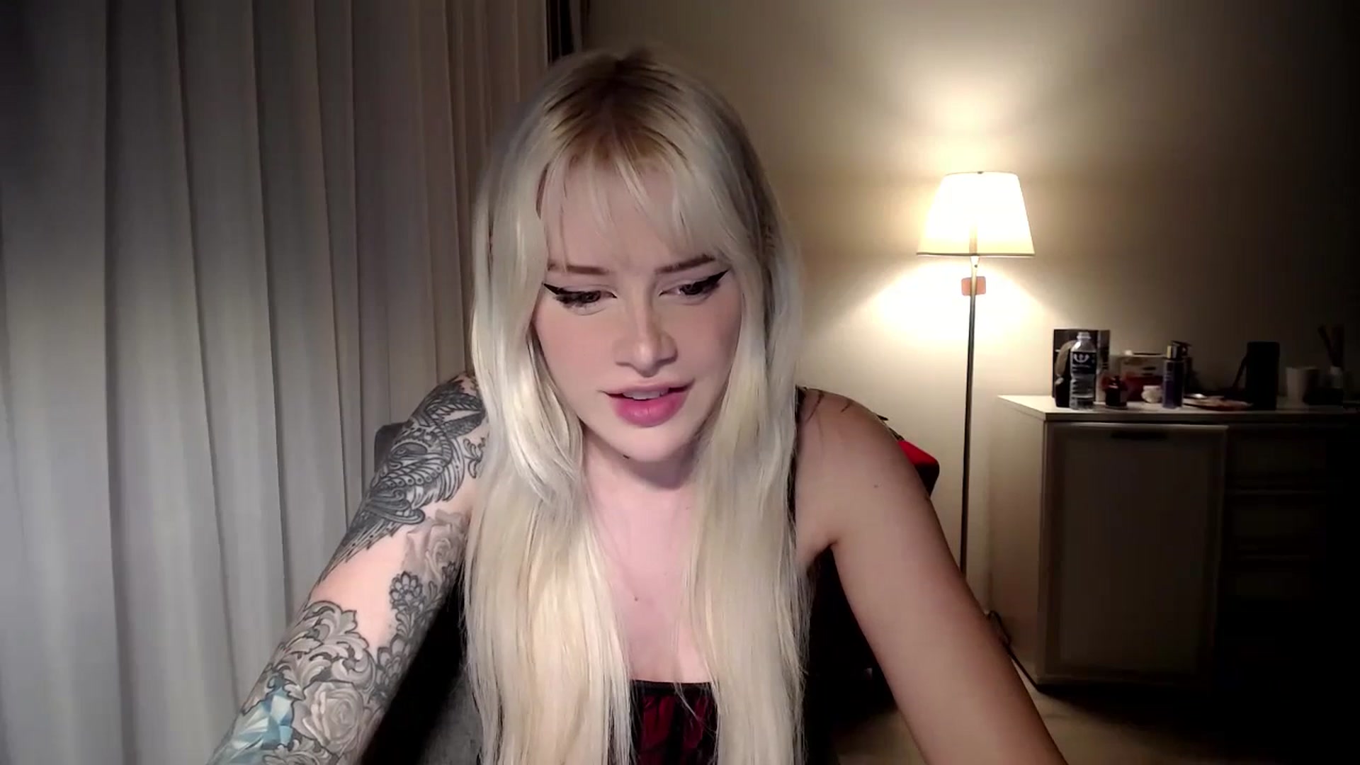 Gallery image thumbnail from Elsie_Marina's myfreecams stream on, 07/03/2023, 21:13 image 4 of 20