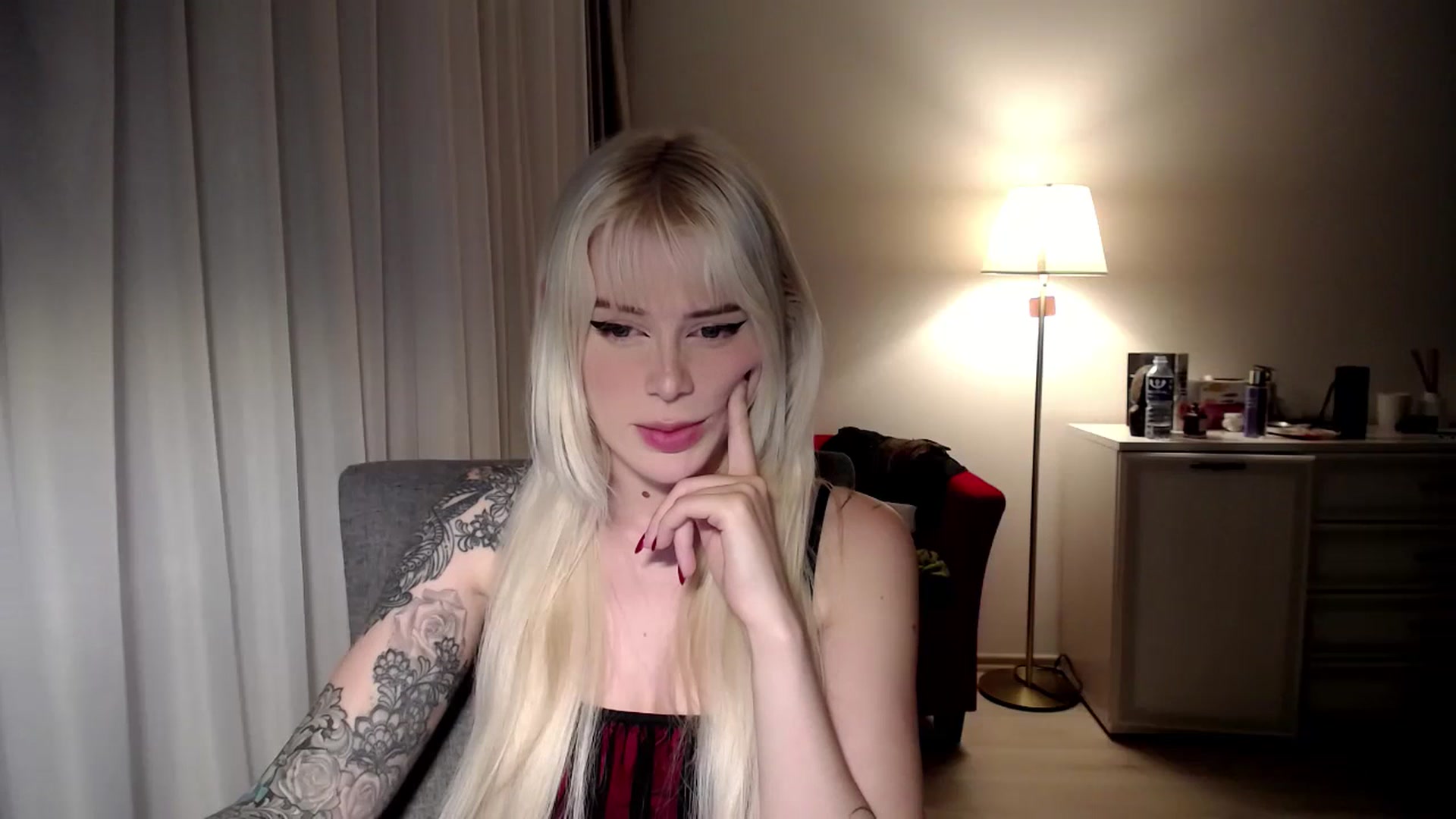 Gallery image thumbnail from Elsie_Marina's myfreecams stream on, 07/03/2023, 21:13 image 1 of 20
