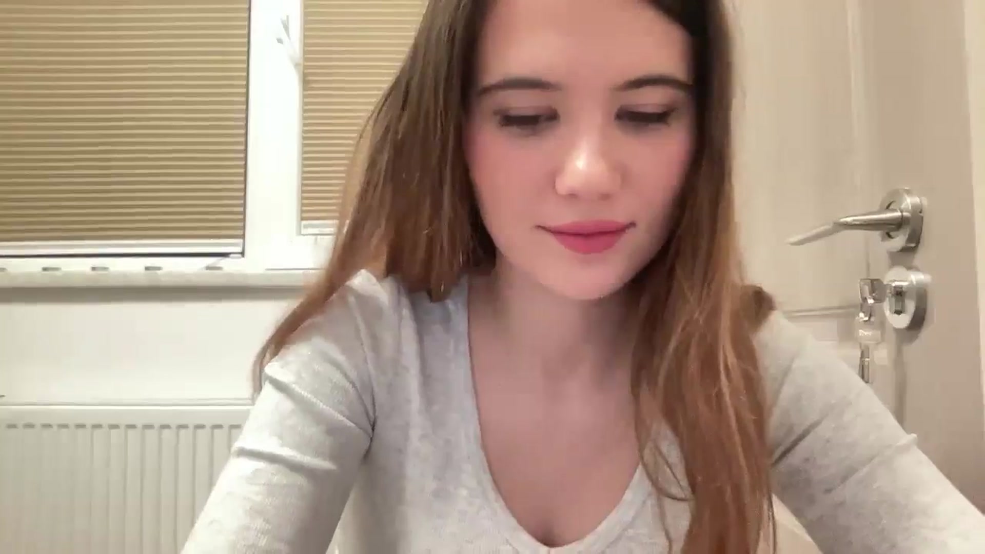 Gallery image thumbnail from Elvira's myfreecams stream on, 01/27/2026, 24:31 image 16 of 20