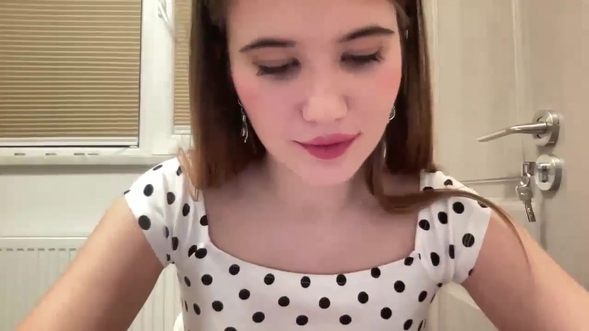 Gallery image thumbnail from Elvira's myfreecams stream on, 02/10/2026, 21:47 image 16 of 20