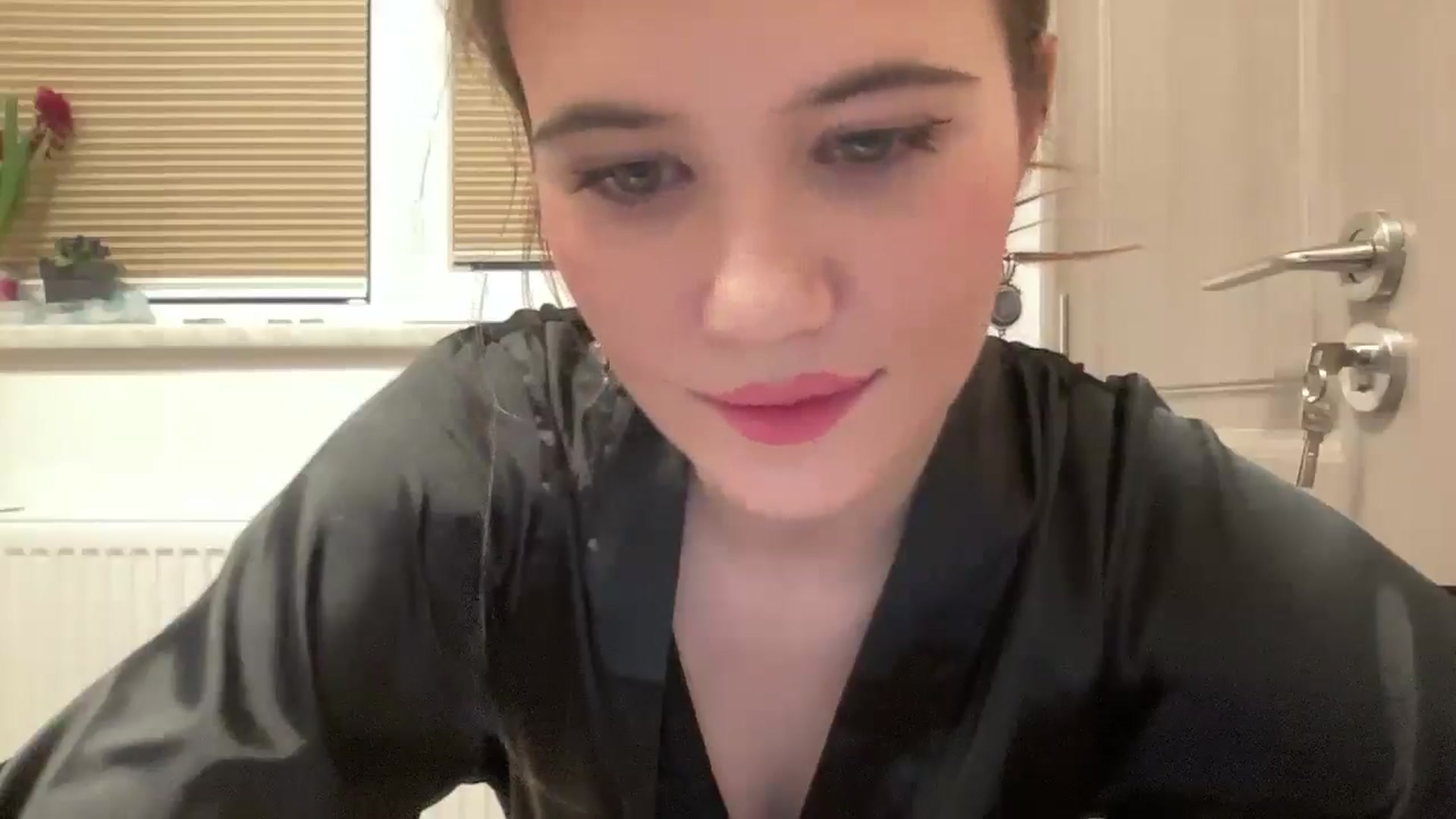 Gallery image thumbnail from Elvira's myfreecams stream on, 02/21/2026, 19:17 image 18 of 20