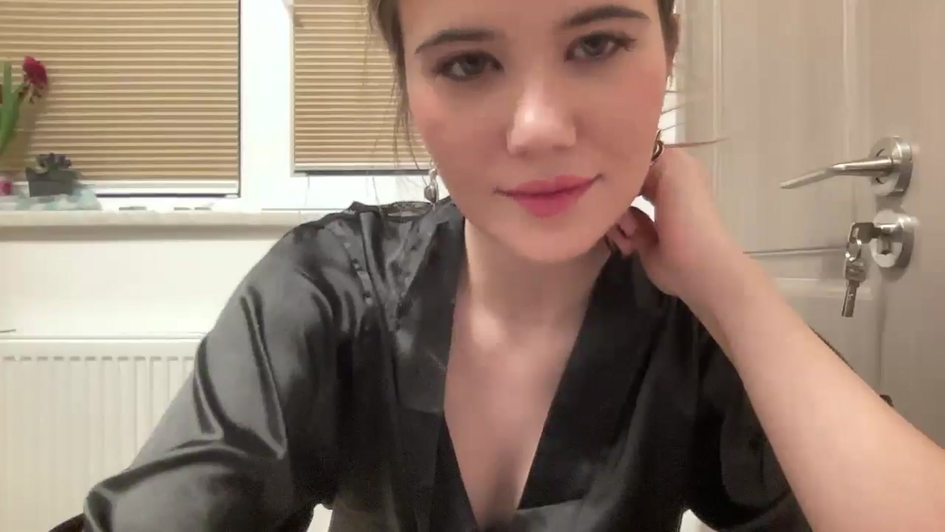 Gallery image thumbnail from Elvira's myfreecams stream on, 02/21/2026, 19:17 image 19 of 20