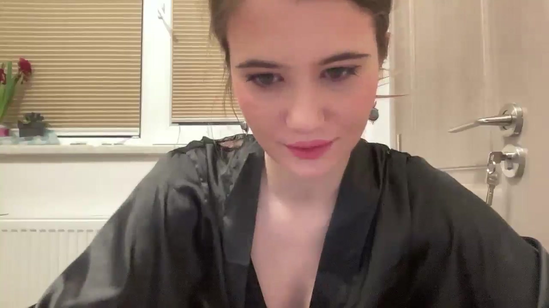 Gallery image thumbnail from Elvira's myfreecams stream on, 02/21/2026, 19:17 image 5 of 20
