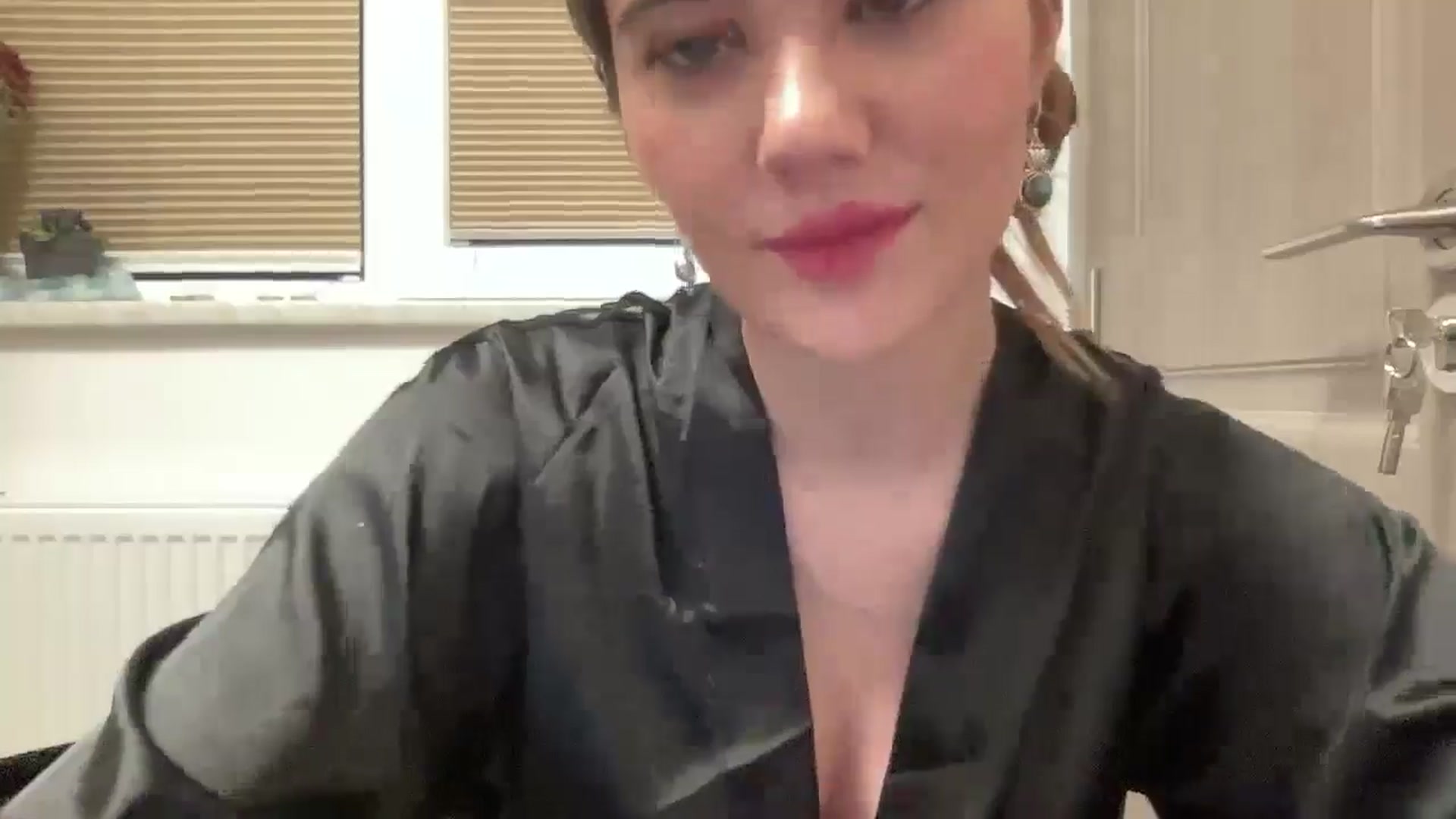 Gallery image thumbnail from Elvira's myfreecams stream on, 02/22/2026, 23:58 image 15 of 20