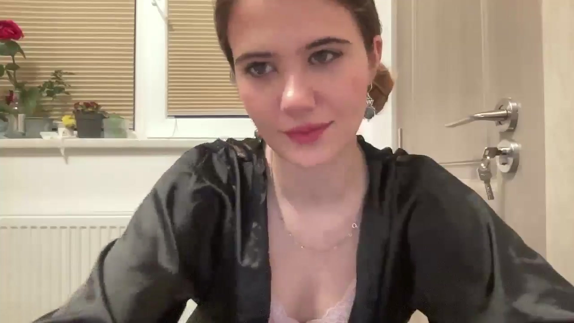 Gallery image thumbnail from Elvira's myfreecams stream on, 03/08/2026, 24:01 image 17 of 20