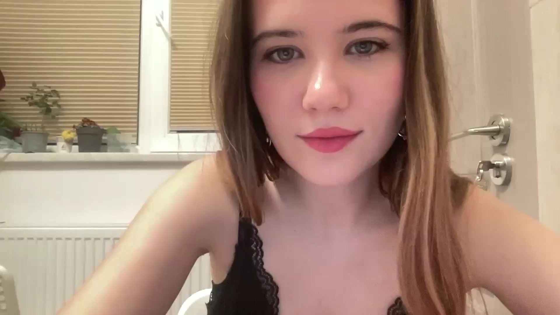 Gallery image thumbnail from Elvira's myfreecams stream on, 03/11/2026, 02:54 image 2 of 20