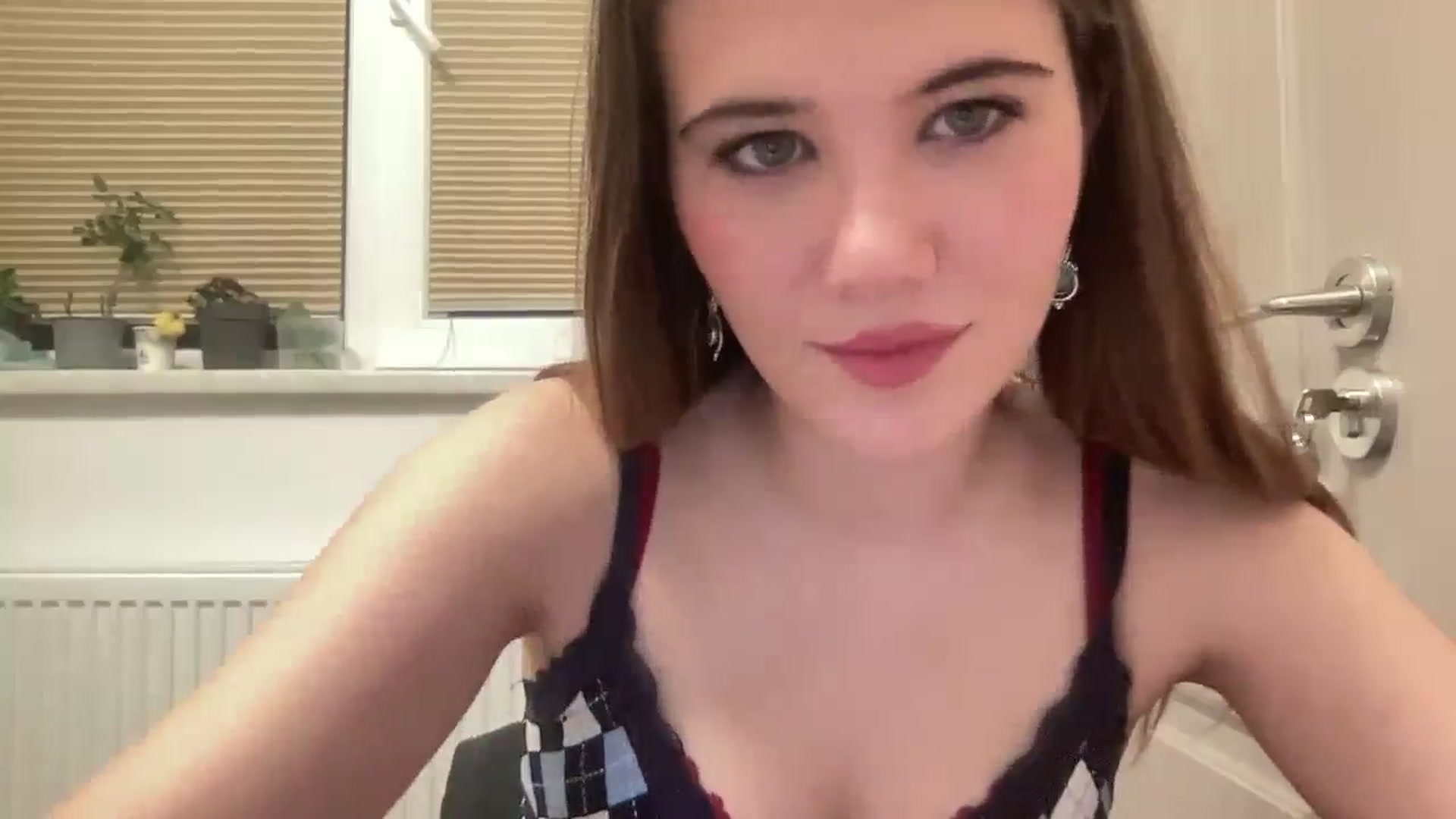 Gallery image thumbnail from Elvira's myfreecams stream on, 03/14/2026, 01:06 image 6 of 20