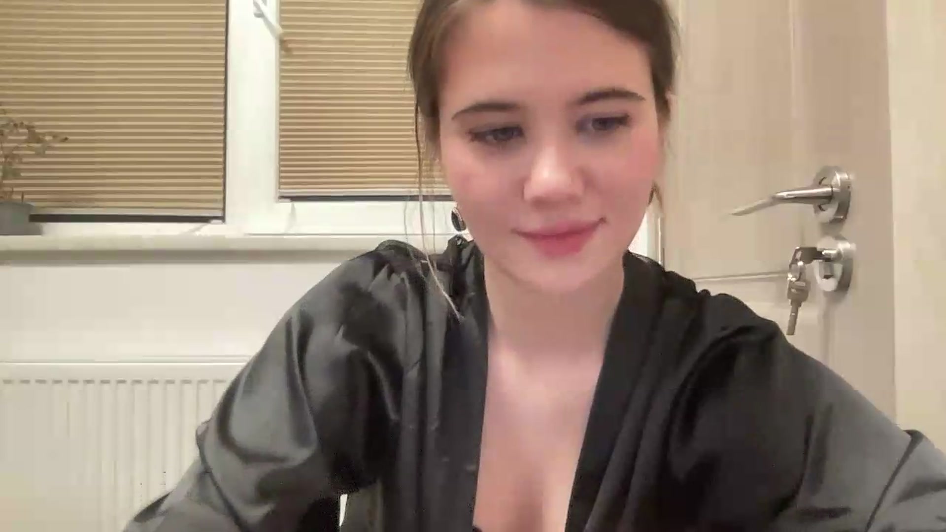 Gallery image thumbnail from Elvira's myfreecams stream on, 06/02/2026, 20:11 image 16 of 20