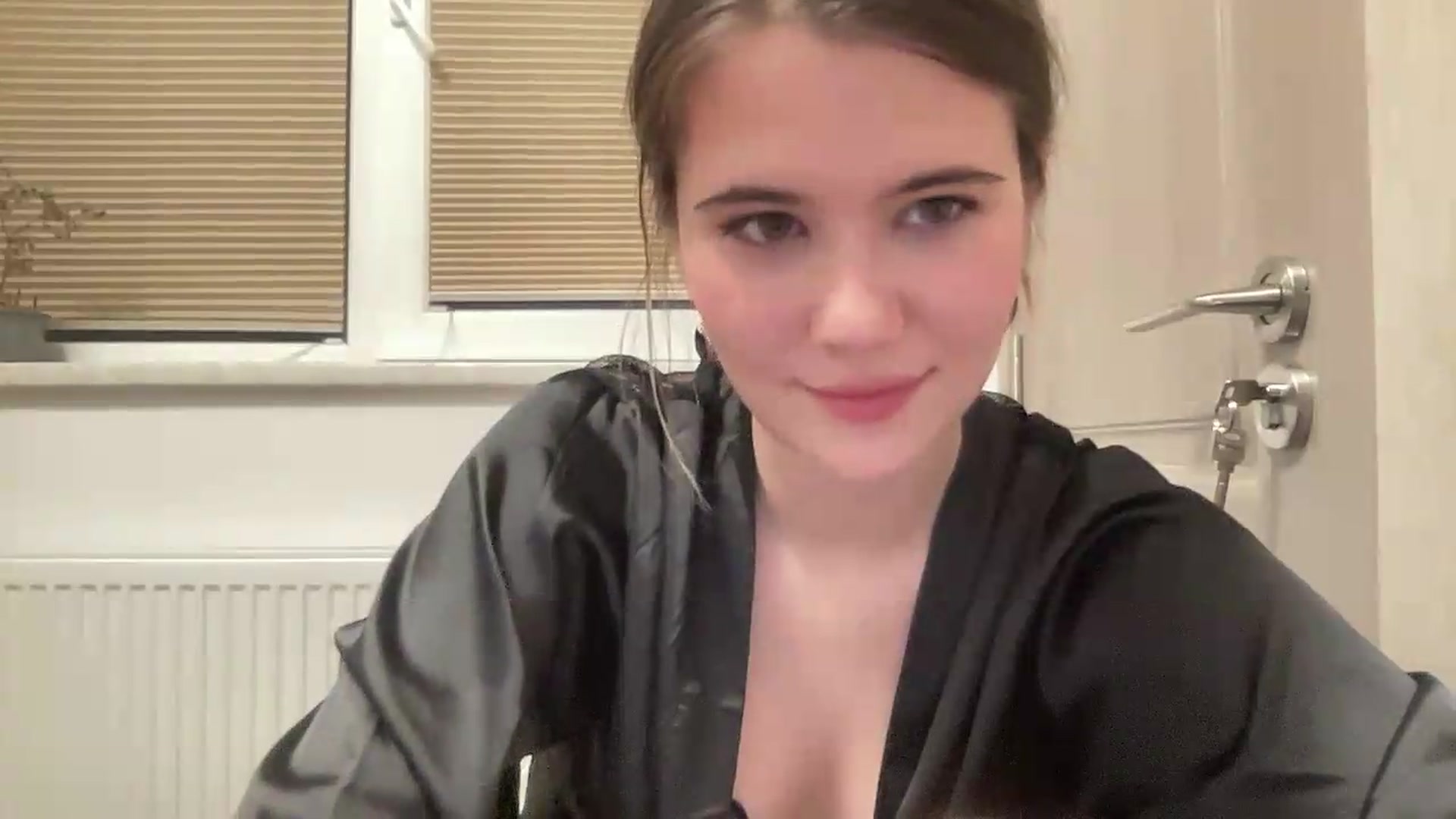 Gallery image thumbnail from Elvira's myfreecams stream on, 06/02/2026, 20:11 image 15 of 20