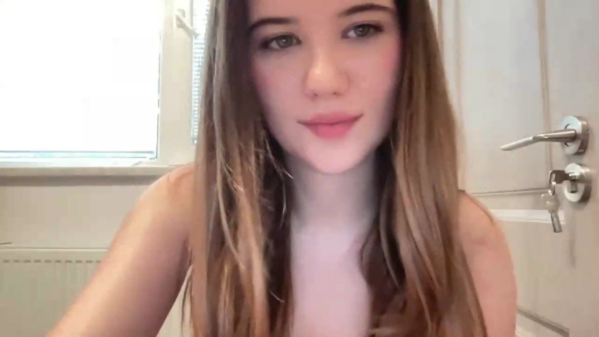 Gallery image thumbnail from Elvira's myfreecams stream on, 06/20/2026, 15:44 image 18 of 20