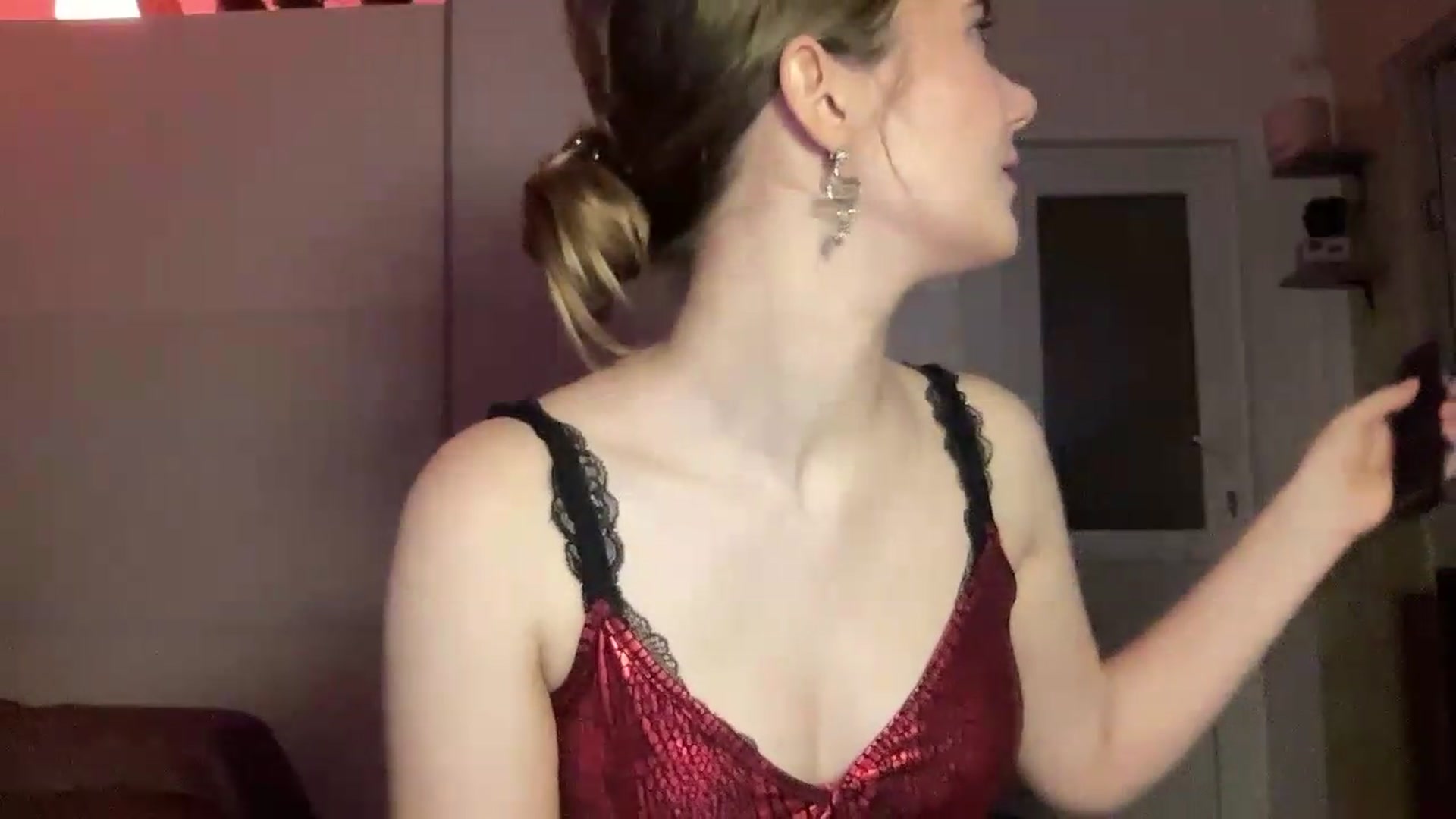 Gallery image thumbnail from Elvira's myfreecams stream on, 06/24/2026, 21:45 image 17 of 20