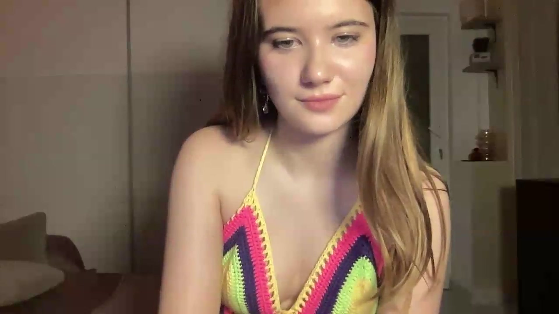 Gallery image thumbnail from Elvira's myfreecams stream on, 06/26/2026, 24:28 image 19 of 20