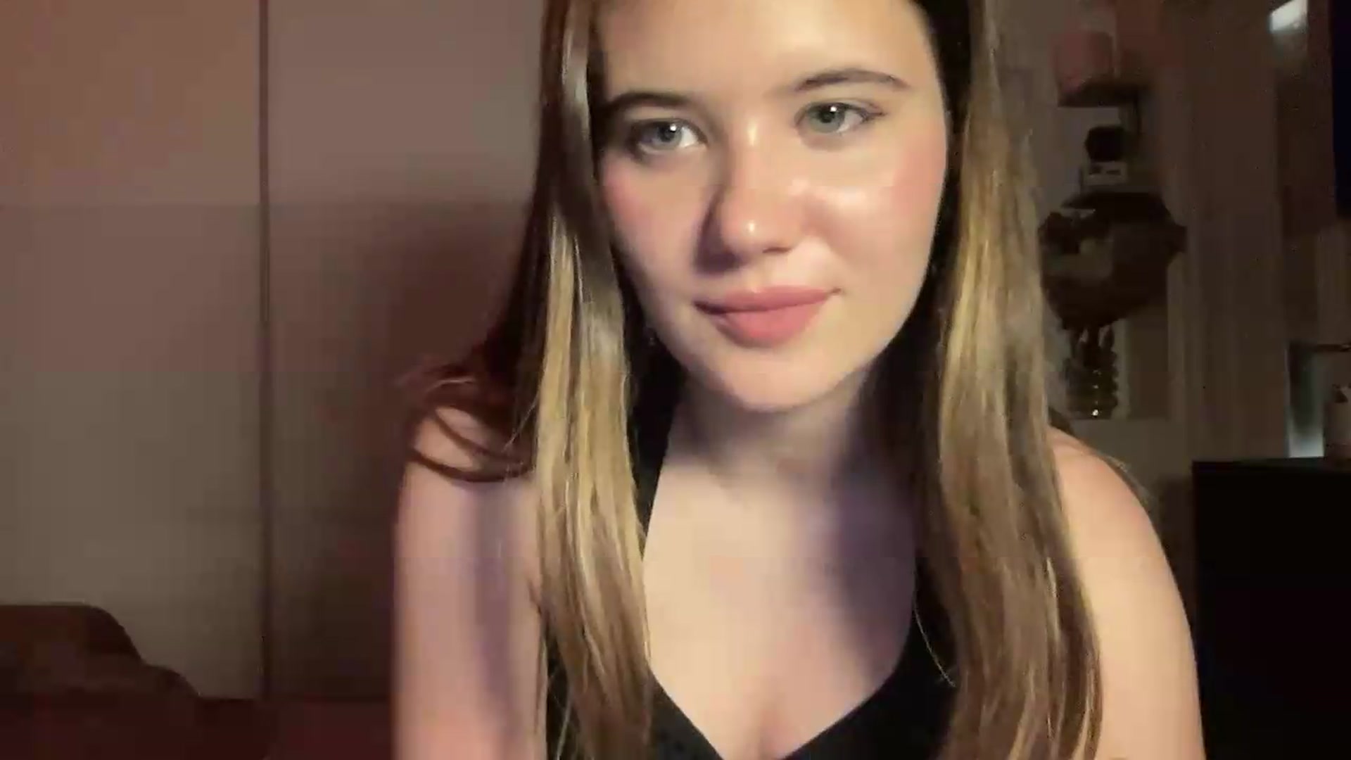 Gallery image thumbnail from Elvira's myfreecams stream on, 06/30/2026, 21:05 image 12 of 20