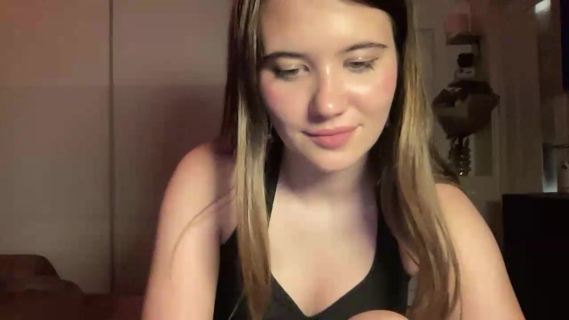 Gallery image thumbnail from Elvira's myfreecams stream on, 06/30/2026, 21:05 image 13 of 20
