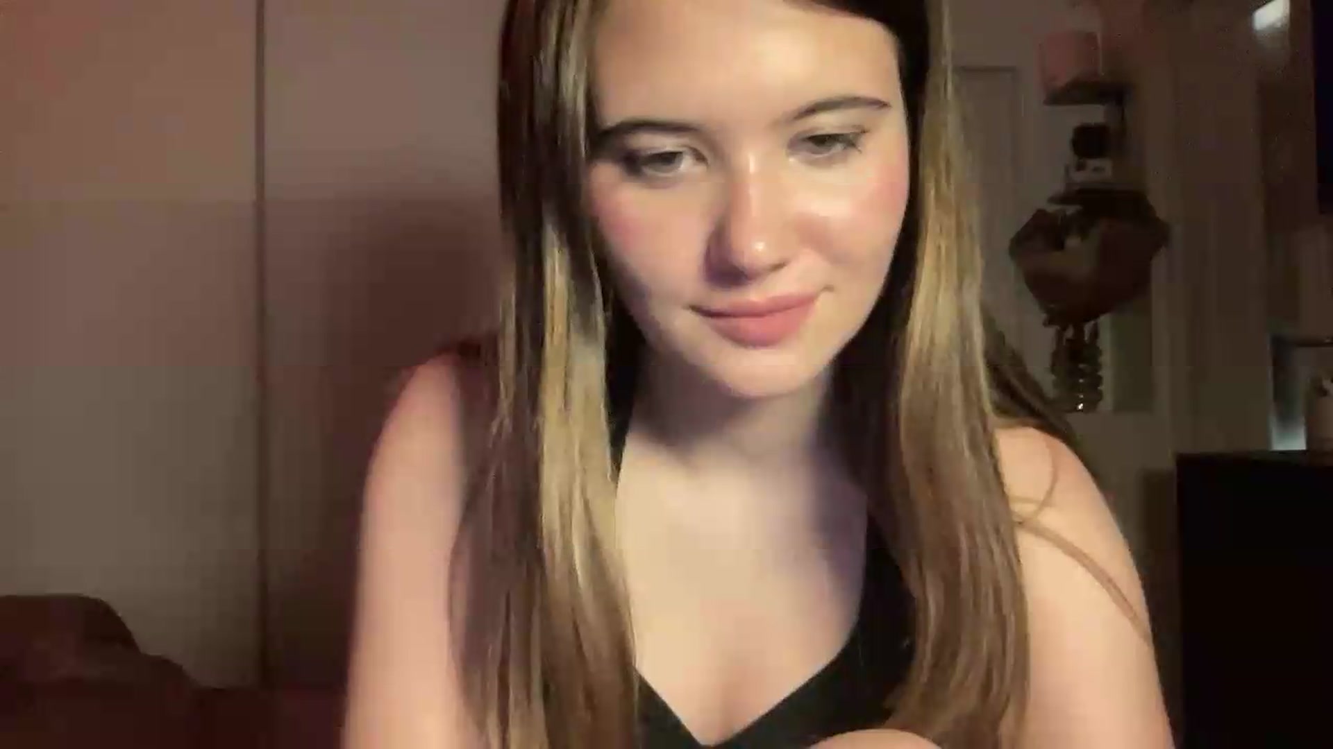 Gallery image thumbnail from Elvira's myfreecams stream on, 06/30/2026, 21:05 image 17 of 20