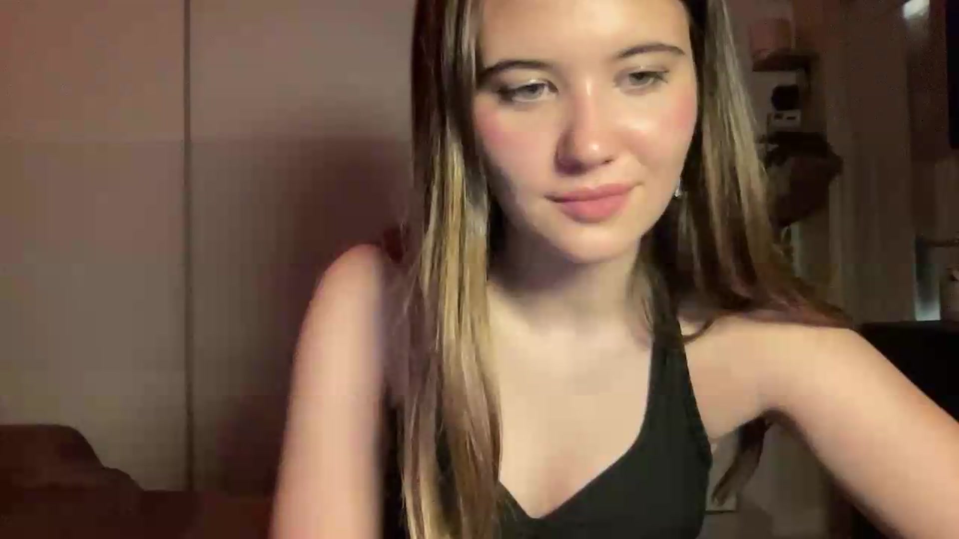 Gallery image thumbnail from Elvira's myfreecams stream on, 06/30/2026, 21:05 image 20 of 20