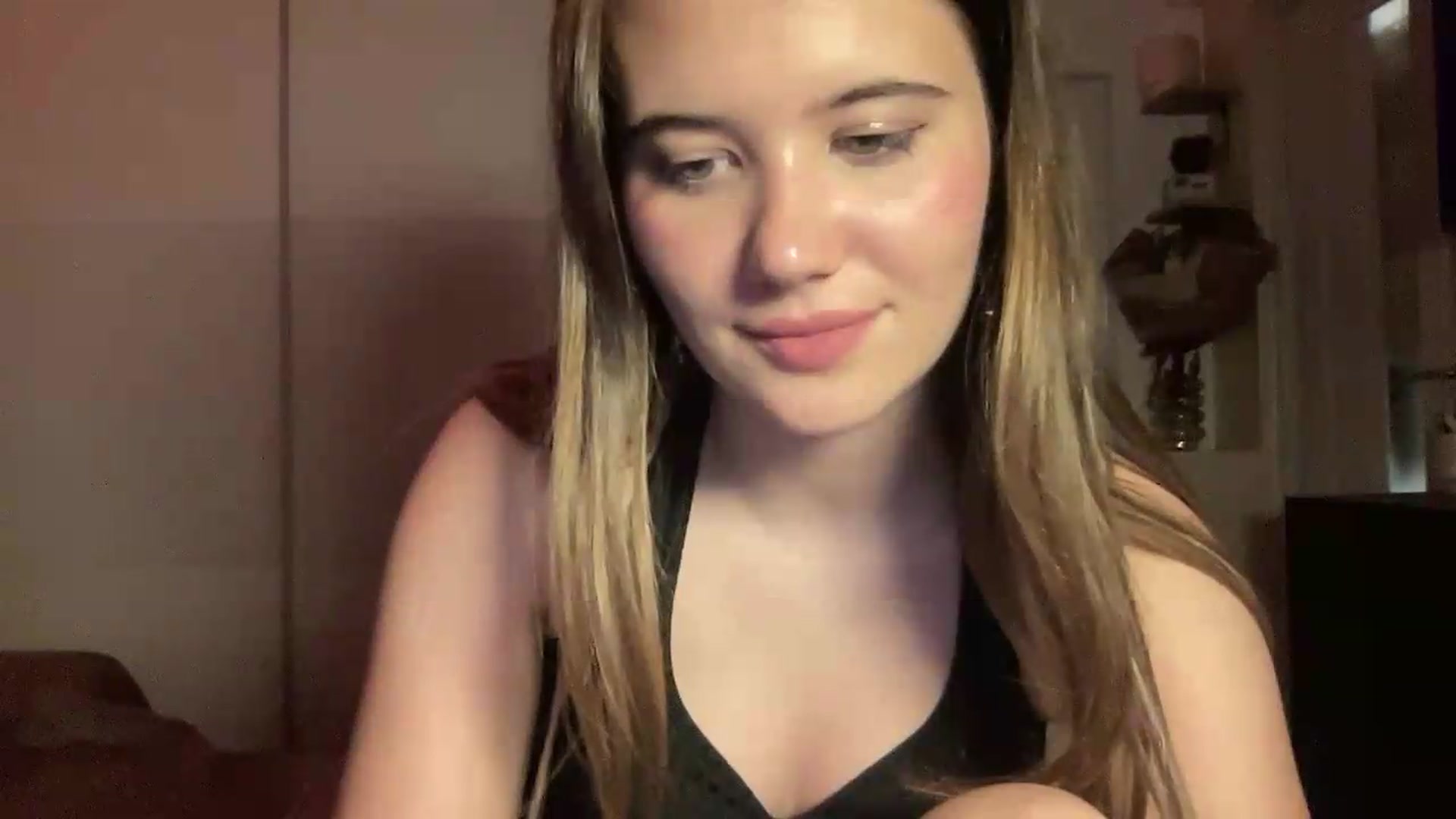 Gallery image thumbnail from Elvira's myfreecams stream on, 06/30/2026, 21:05 image 9 of 20
