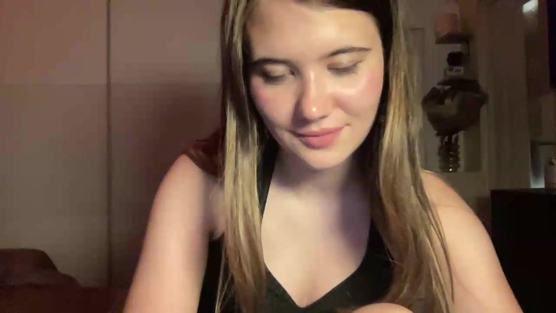 Gallery image thumbnail from Elvira's myfreecams stream on, 06/30/2026, 21:05 image 10 of 20