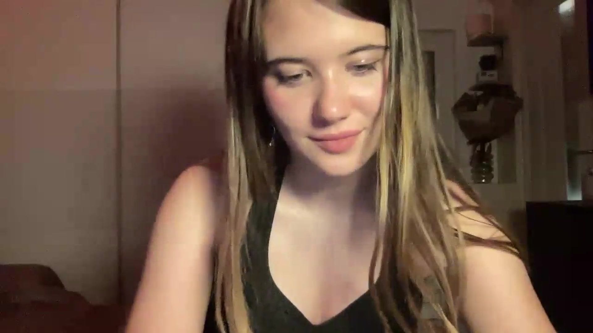 Gallery image thumbnail from Elvira's myfreecams stream on, 06/30/2026, 21:05 image 5 of 20