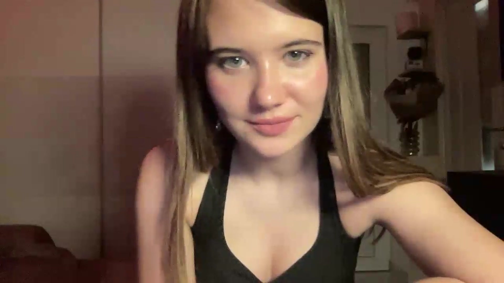 Gallery image thumbnail from Elvira's myfreecams stream on, 06/30/2026, 21:05 image 4 of 20