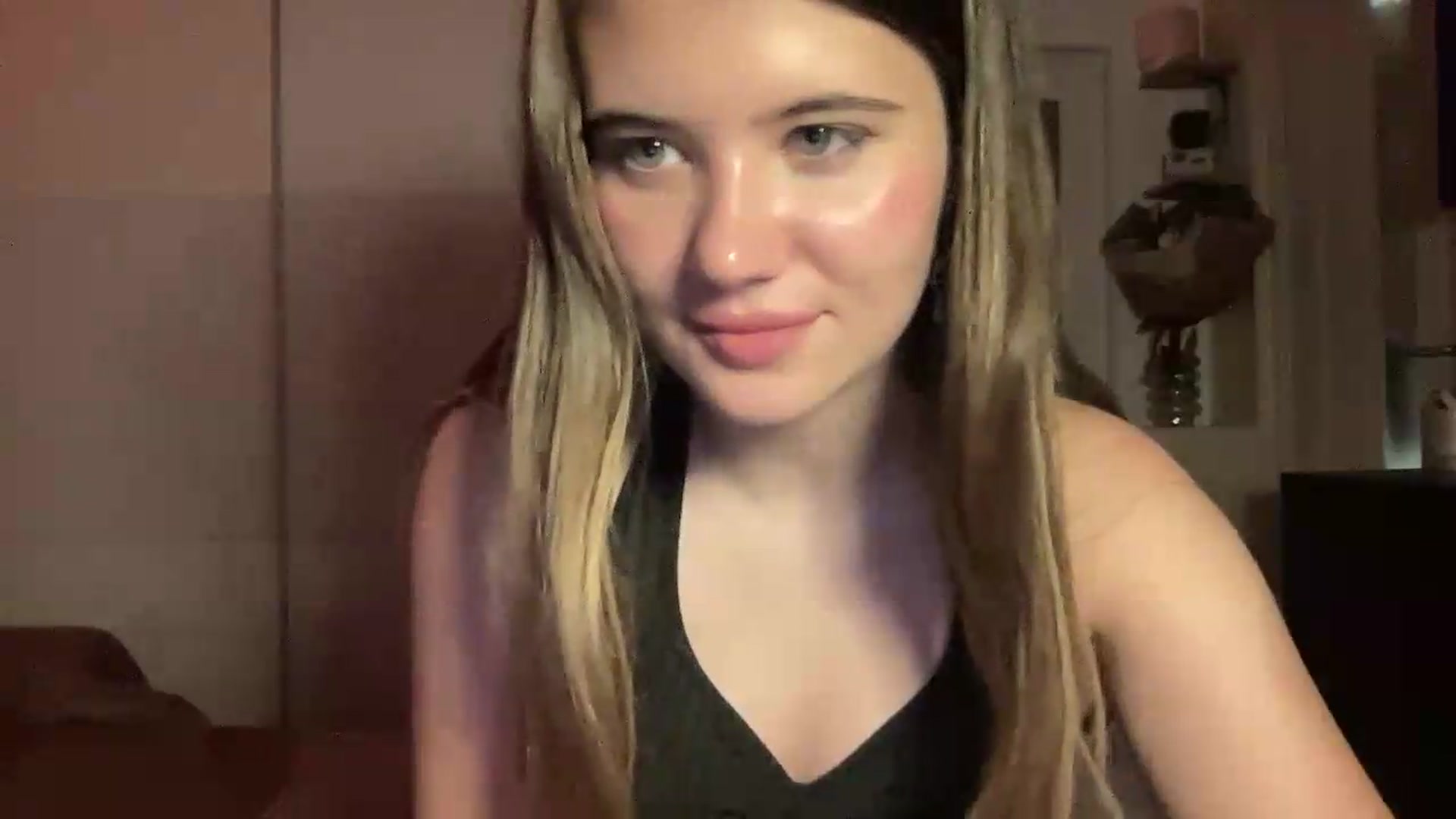 Gallery image thumbnail from Elvira's myfreecams stream on, 06/30/2026, 22:43 image 16 of 20