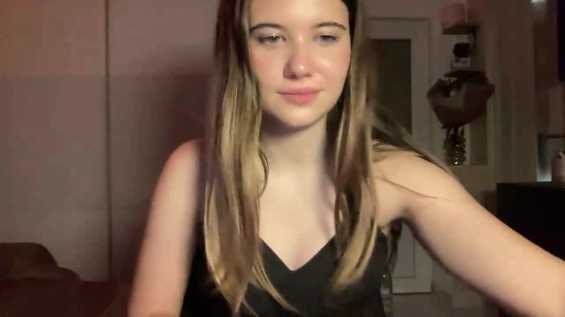Gallery image thumbnail from Elvira's myfreecams stream on, 06/30/2026, 22:43 image 11 of 20