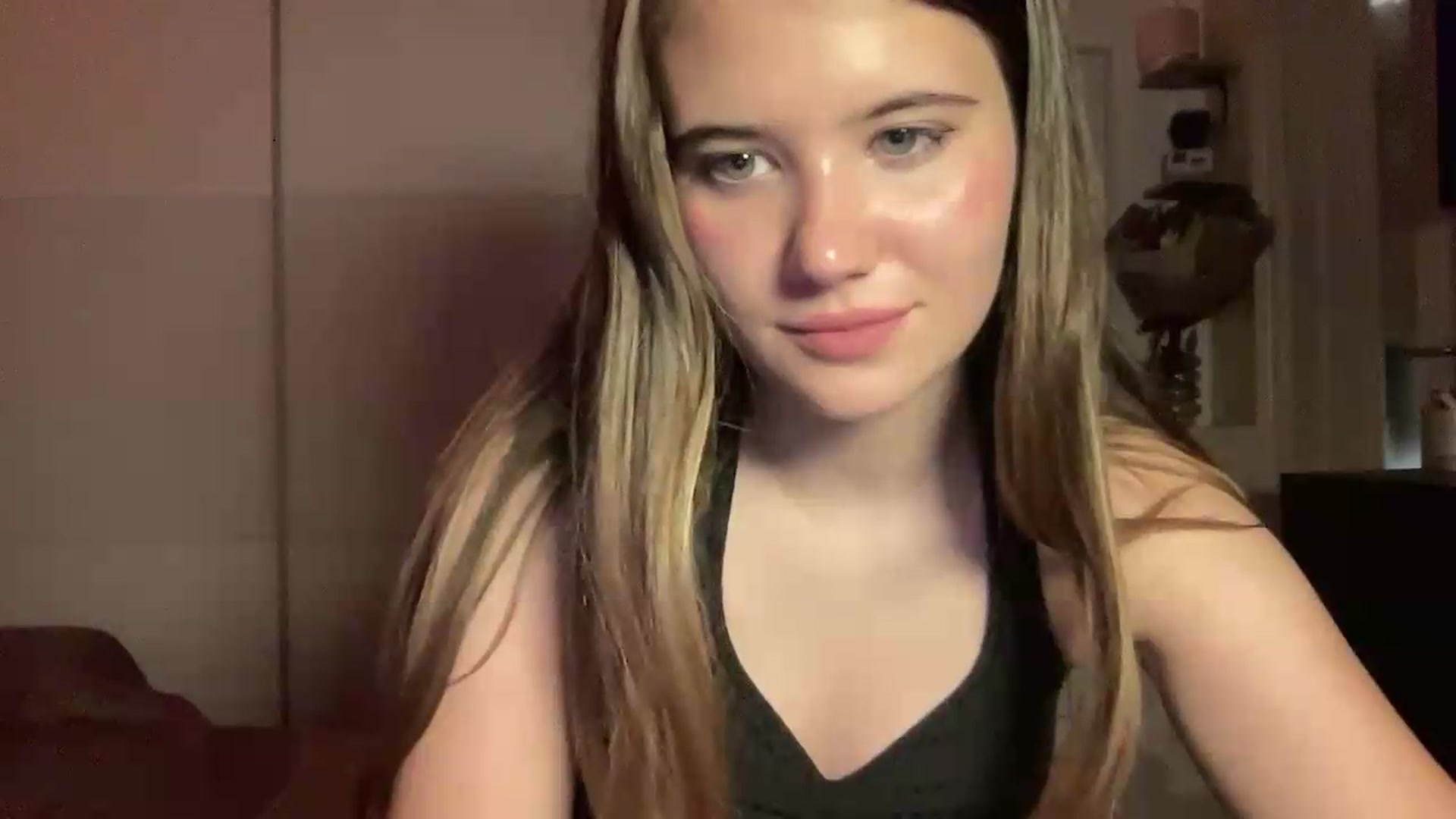 Gallery image thumbnail from Elvira's myfreecams stream on, 06/30/2026, 22:43 image 10 of 20