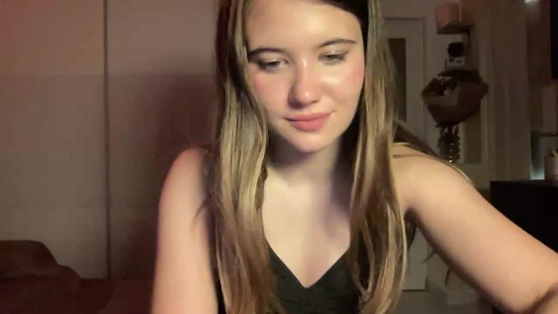 Gallery image thumbnail from Elvira's myfreecams stream on, 06/30/2026, 22:43 image 13 of 20