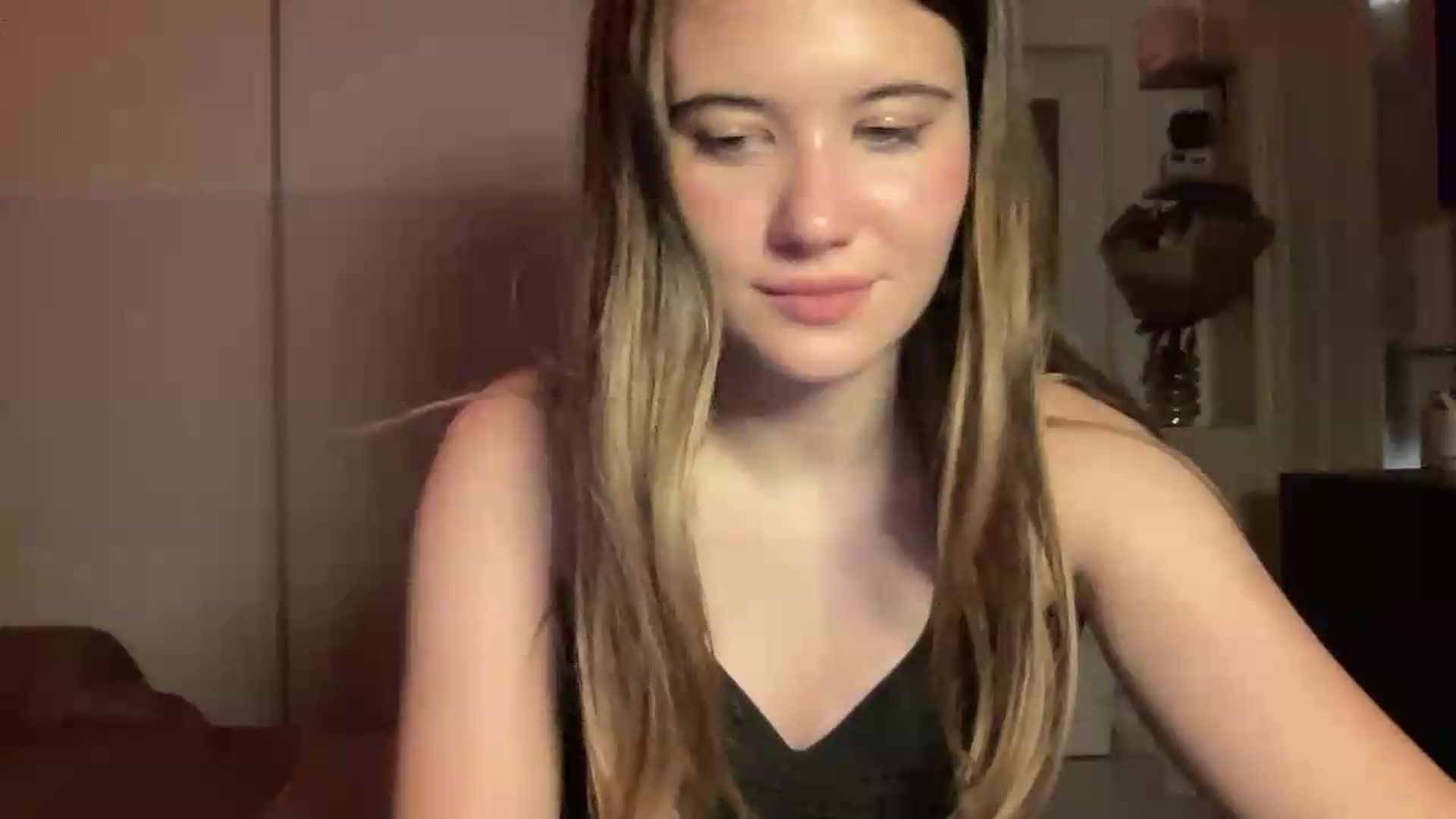 Gallery image thumbnail from Elvira's myfreecams stream on, 06/30/2026, 22:43 image 14 of 20