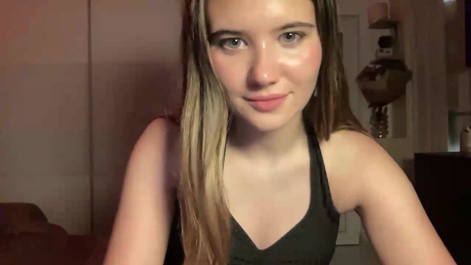 Gallery image thumbnail from Elvira's myfreecams stream on, 06/30/2026, 22:43 image 2 of 20