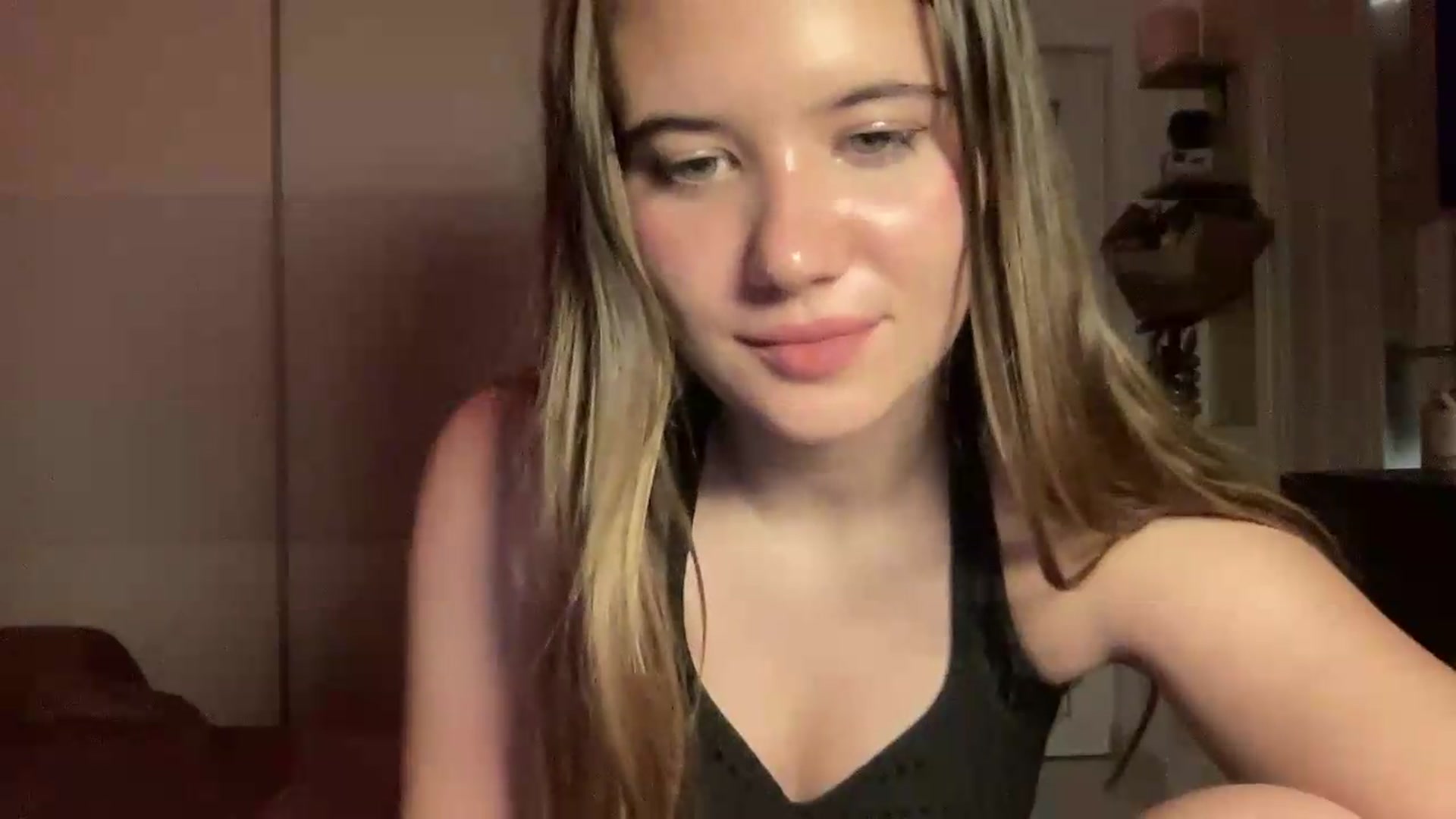 Gallery image thumbnail from Elvira's myfreecams stream on, 06/30/2026, 22:43 image 7 of 20