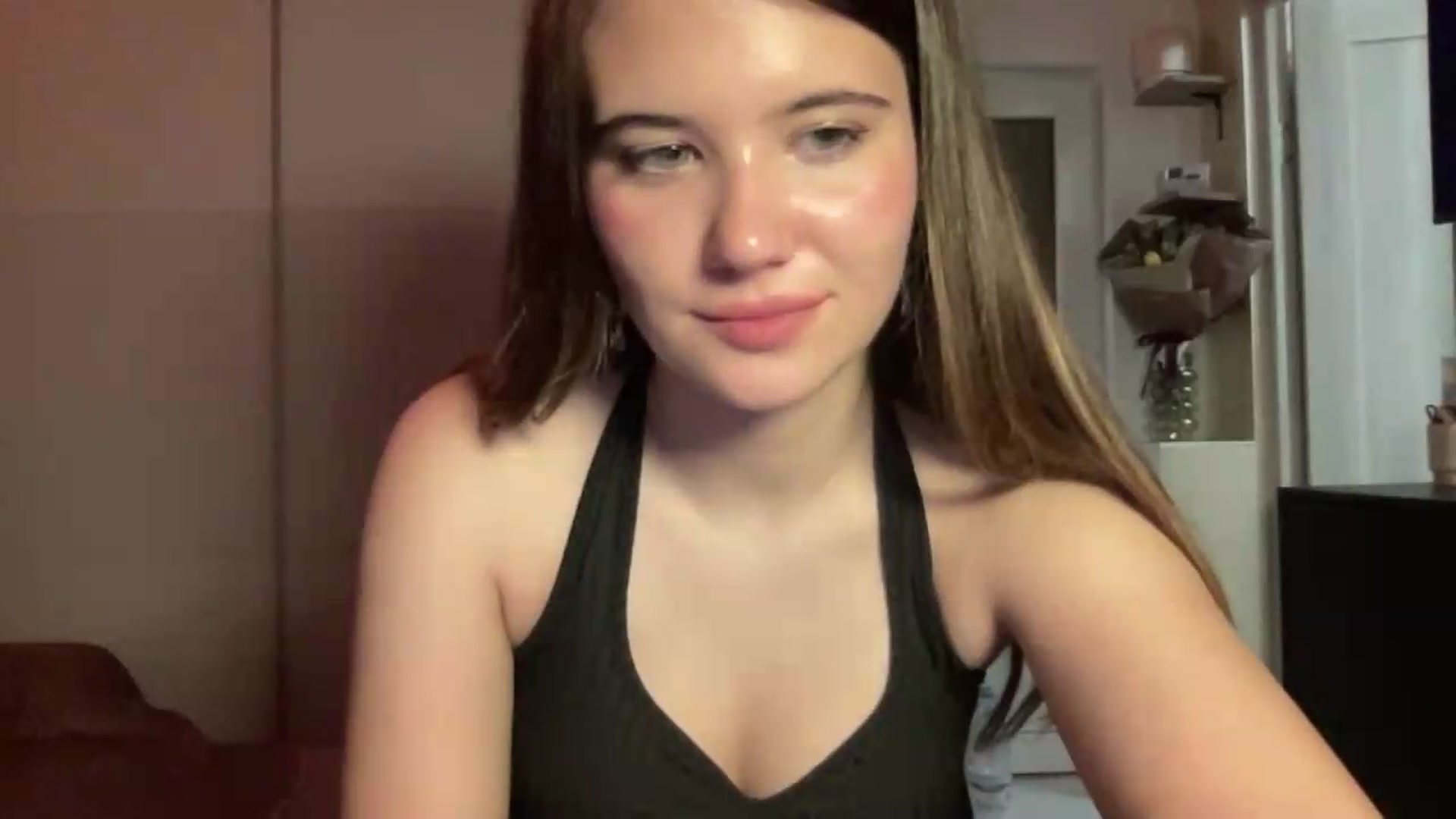 Gallery image thumbnail from Elvira's myfreecams stream on, 07/01/2026, 24:08 image 16 of 20