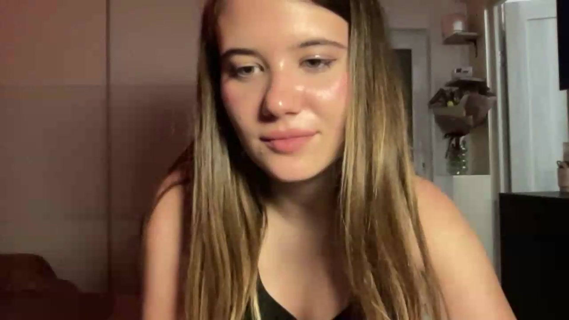 Gallery image thumbnail from Elvira's myfreecams stream on, 07/01/2026, 24:08 image 12 of 20