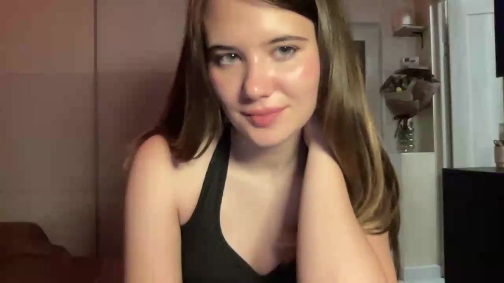 Gallery image thumbnail from Elvira's myfreecams stream on, 07/01/2026, 24:08 image 17 of 20