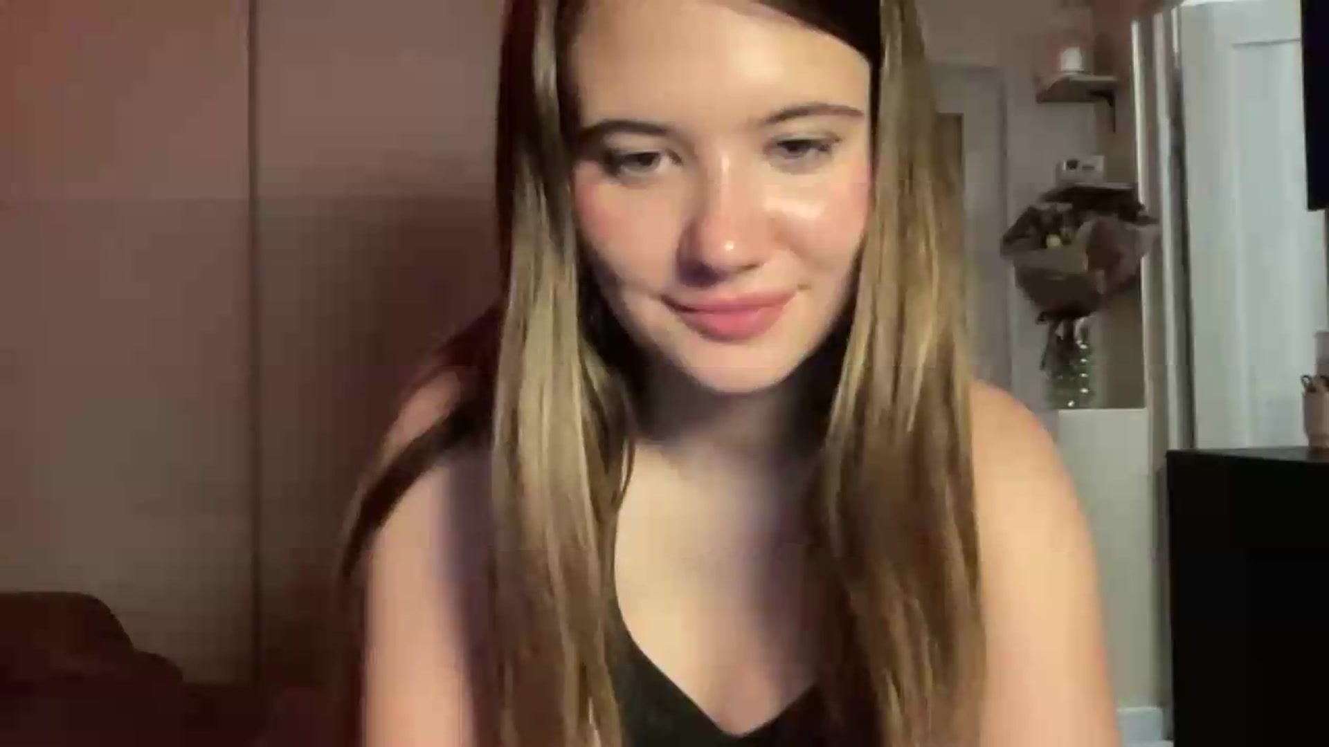 Gallery image thumbnail from Elvira's myfreecams stream on, 07/01/2026, 24:08 image 6 of 20