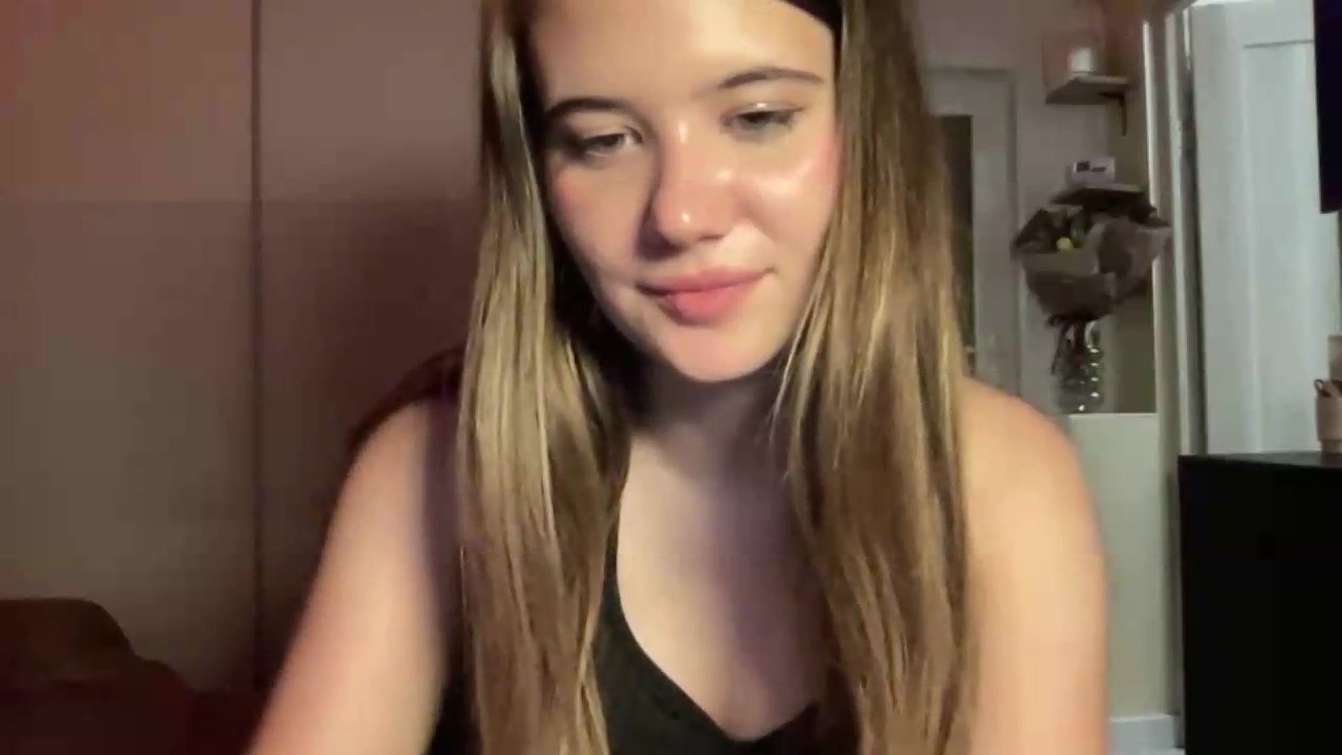 Gallery image thumbnail from Elvira's myfreecams stream on, 07/01/2026, 24:08 image 5 of 20
