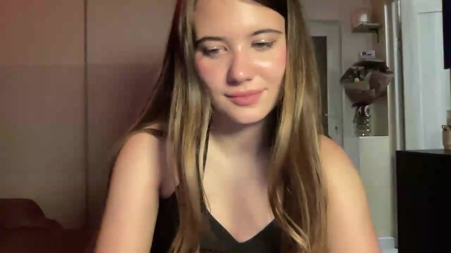 Gallery image thumbnail from Elvira's myfreecams stream on, 07/01/2026, 24:08 image 19 of 20
