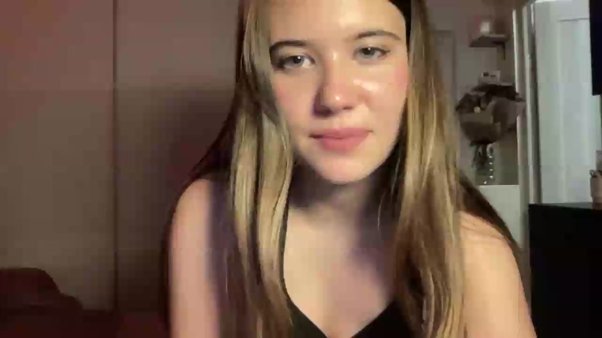 Gallery image thumbnail from Elvira's myfreecams stream on, 07/01/2026, 24:08 image 9 of 20