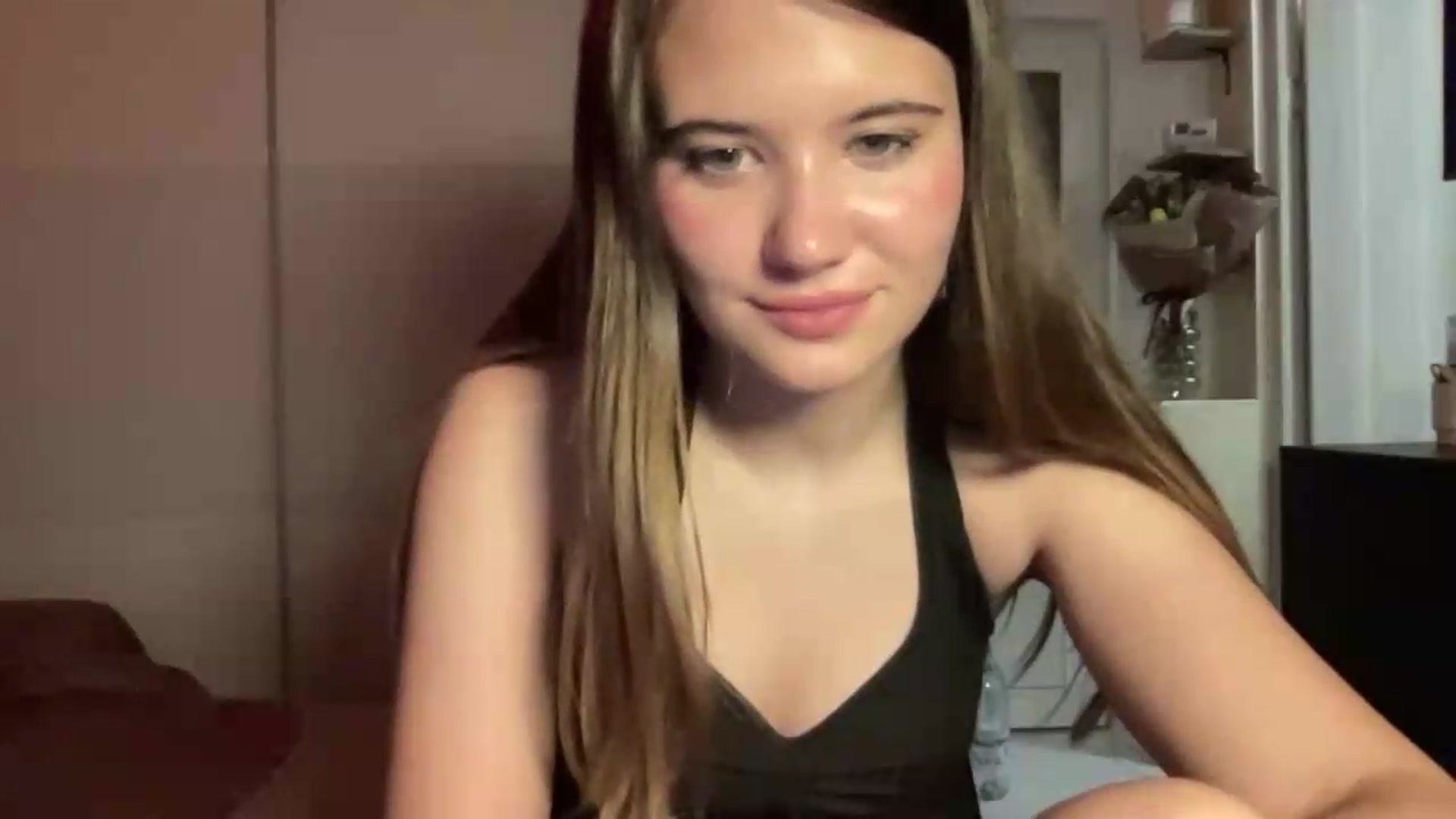 Gallery image thumbnail from Elvira's myfreecams stream on, 07/01/2026, 24:08 image 14 of 20