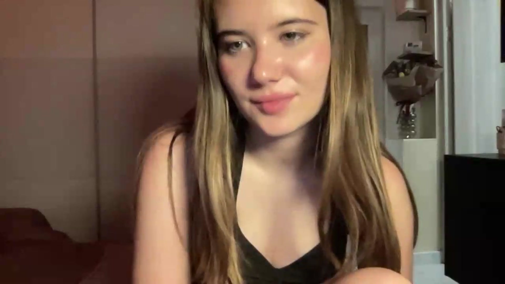 Gallery image thumbnail from Elvira's myfreecams stream on, 07/01/2026, 24:08 image 15 of 20