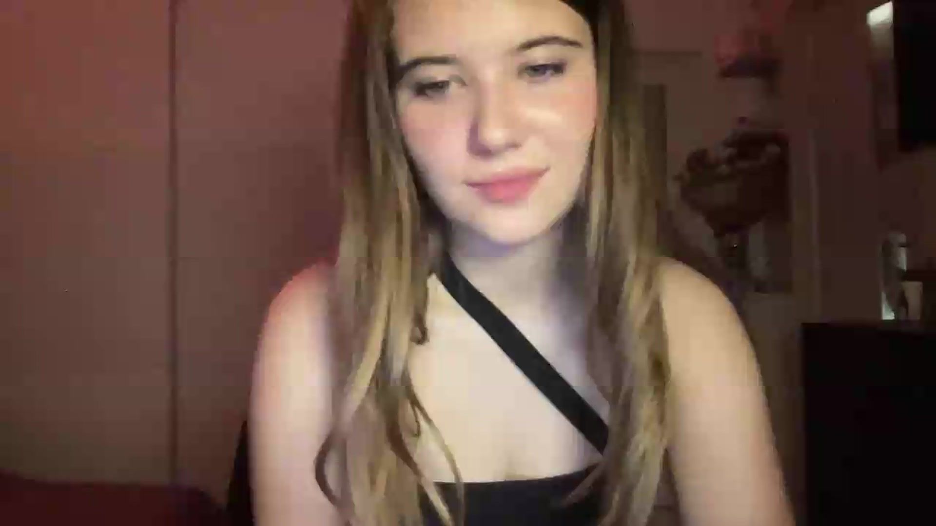 Gallery image thumbnail from Elvira's myfreecams stream on, 07/04/2026, 19:35 image 8 of 20
