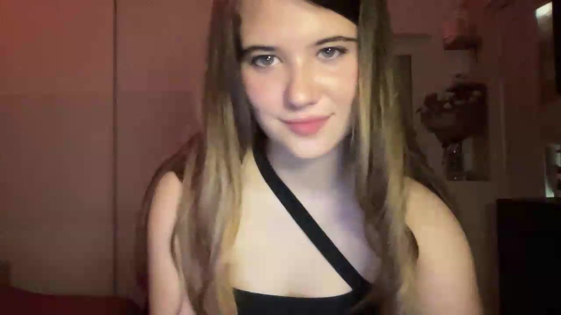 Gallery image thumbnail from Elvira's myfreecams stream on, 07/04/2026, 19:35 image 20 of 20