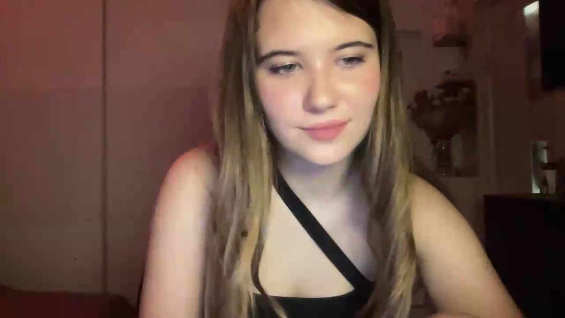 Gallery image thumbnail from Elvira's myfreecams stream on, 07/04/2026, 19:35 image 6 of 20