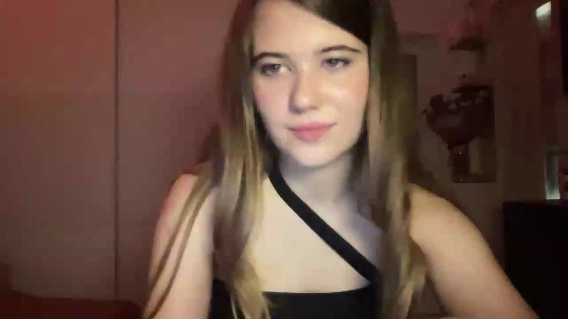 Gallery image thumbnail from Elvira's myfreecams stream on, 07/04/2026, 21:07 image 4 of 20
