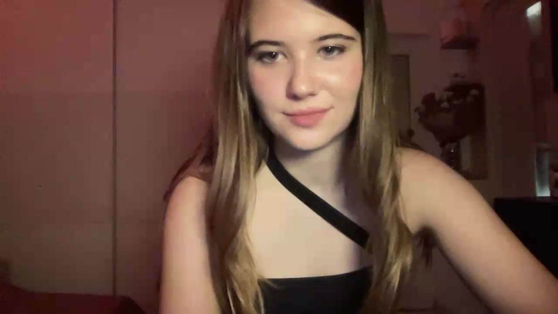 Gallery image thumbnail from Elvira's myfreecams stream on, 07/04/2026, 21:07 image 6 of 20