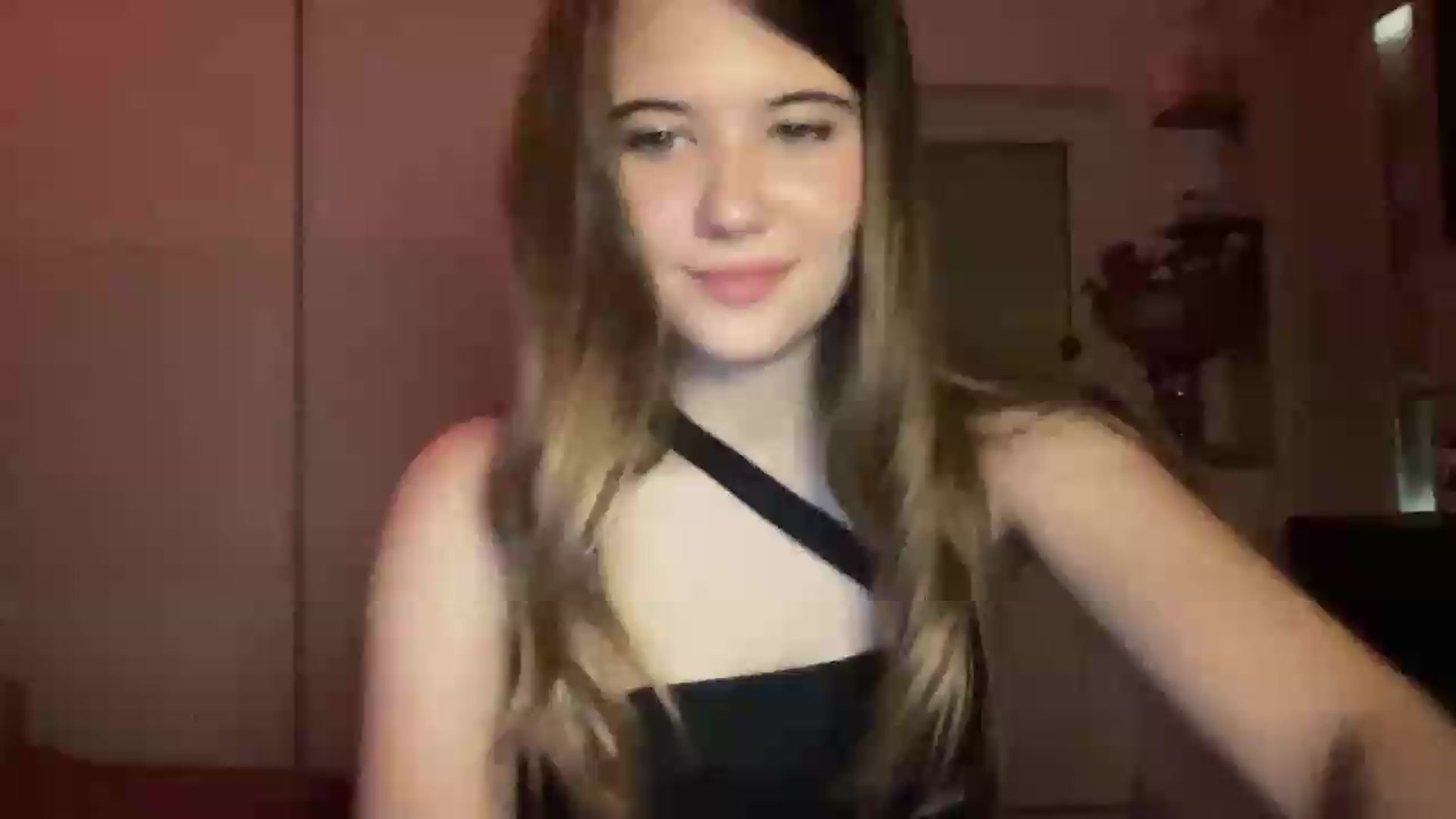 Gallery image thumbnail from Elvira's myfreecams stream on, 07/04/2026, 21:07 image 17 of 20